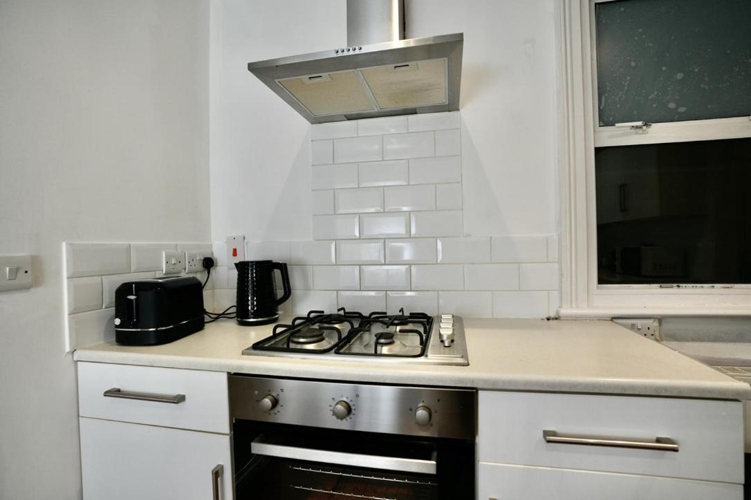 Spacious Two-Bedrooms House, Private Parking, Contractors, Relocators Oxford Buitenkant foto